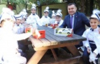 Başkan Yücel çocukların sünnet heyecanına ortak...