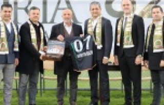 Çavuşoğlu'ndan Özaltın Holding'e teşekkür