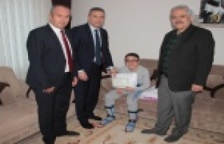 DMD hastası Mehmet Ali'nin karne sevinci