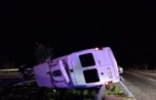 Minibüs bariyerlere çarptı: 1 ölü, 3 yaralı...