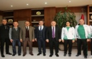 Türkiye Triatlon Federasyonu ile AÜ arasında örnek...