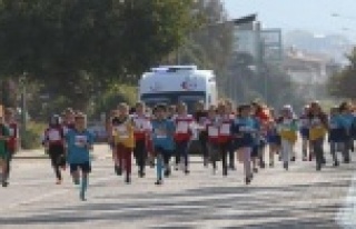Alanya'da Okullararası Kros yarışı yapıldı