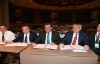 Başkan Böcek, Temiz Akdeniz Projesi Protokolünü...