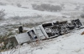 Engelli basketbolcuları taşıyan minibüs şarampole...