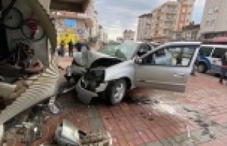 Kalp krizi geçiren sürücünün aracı iş yerine...