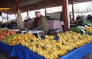 Pazar esnafının sebzelerini çaldılar