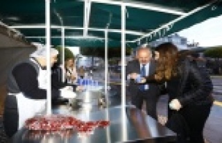 Sabahın ilk ışıklarında vatandaşa ve öğrenciye...