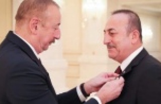 Şahin'den bakan Çavuşoğlu'na tebrik...