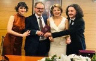 Sevgililer gününde çocuklarının annesine nikah...