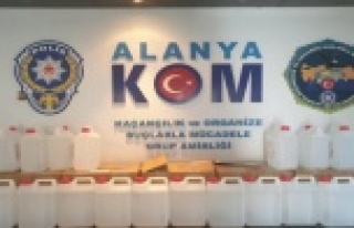 Alanya'da polisten depoya sahte içki baskını