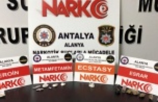 Alanya'da polisten uyuşturucu operasyonu: 2...