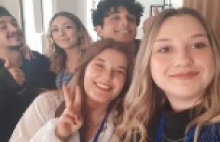 AÜ İletişim Fakültesi öğrencileri ödüllerle...