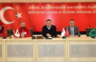 Başkan Yücel'den taraftara 15 otobüs