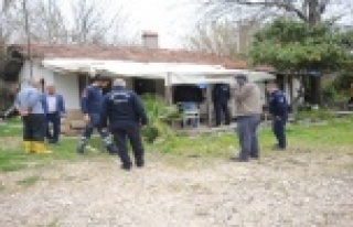 Evde bakım hizmeti için geldikleri evde yaşlı...