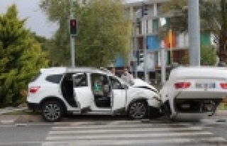 Göreve giden polisler kaza yaptı: 3 yaralı var