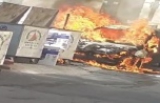 Park halindeki otomobil cayır cayır yandı