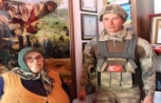 Şehit oğlunun hasretini balmumu heykeli ile gidermeye...