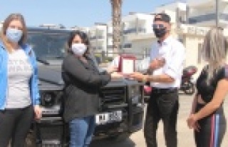 24 ihtiyaç sahibine 500'er lira yardım yapan...