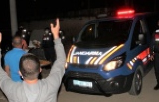 Alanya'da kavga ihbarına giden jandarma gördüğü...