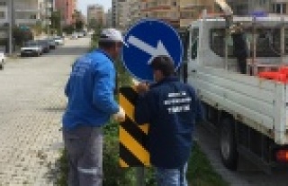 Alanya'da trafik tabelaları yenileniyor