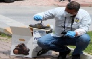 Çaldığı süpürgeyi bisikletle taşırken polisi...