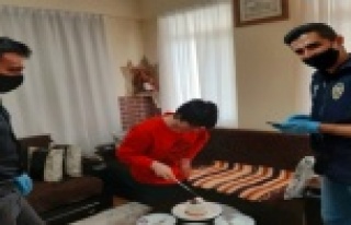 Engelli kıza polisten doğum günü sürprizi