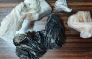 Jandarmayı görünce uyuşturucu poşetlerini yol...