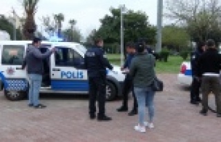 Kavga ettiler, sosyal mesafe cezası yediler