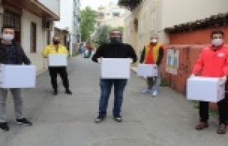 Muhtar maaşıyla başladı hayırsever timi kurdu