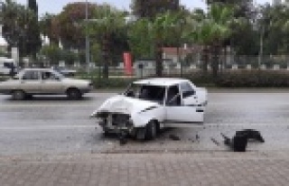 Otomobil hurdaya döndü: 2 yaralı var