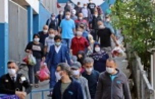 Pazarlarda vatandaşları tedirgin eden yoğunluk