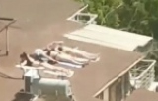 Sahile gidemeyen kadınlar çatıda güneşlendi