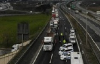 Şehirlerden korsan çıkışlara polis barikatı