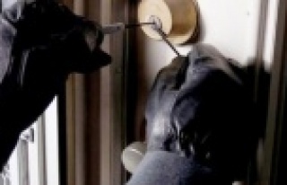 Alanya'da evden hırsızlık yapan 2 çocuk yakalandı