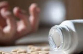 Alanya'da genç kız intihara kalkıştı