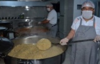 Alanya'da hergün 550 kişiye 2 öğün yemek