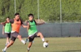 Alanyaspor hazırlıklarını grup halinde yaptığı...