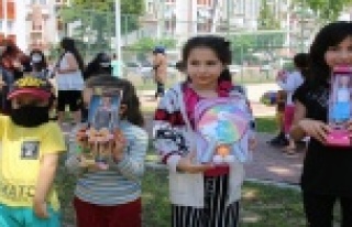 Başkan Böcek’ten çocuklara oyuncak sürprizi
