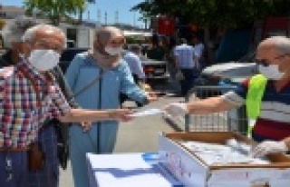 Büyükşehir Alanya’da maske dağıttı