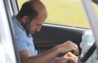 Direksiyon başında fenalaştı, bariyerlere çarparak...