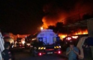 Gecenin karanlığını alevler aydınlattı