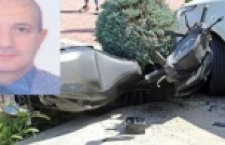 Kamyonetle çarpışan motosikletli müdür hayatını...