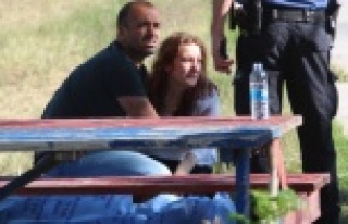 Kızı, parkta ölen babasının başında feryat...