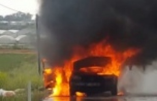 Seyir halindeki otomobil cayır cayır yandı