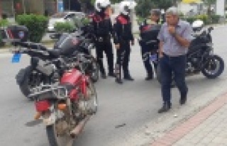 Yakalandıklarını anlayınca çaldıkları motosikleti...