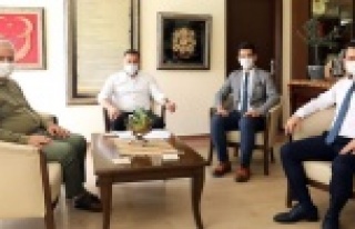 Yücel, vatandaşların taleplerini müdürlere iletti