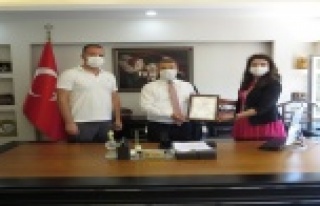 14 kez kan bağışında bulunan kaymakama madalya