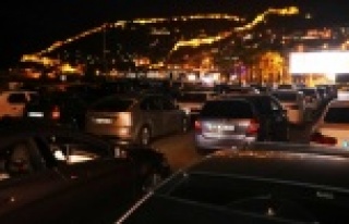 Alanya Belediyesi arabalı sinema günleri başladı