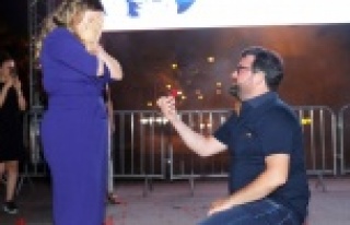 Alanya'da arabalı sinema günlerinde film öncesi...