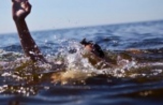 Alanya'da boğulma tehlikesi geçiren genç yaşam...